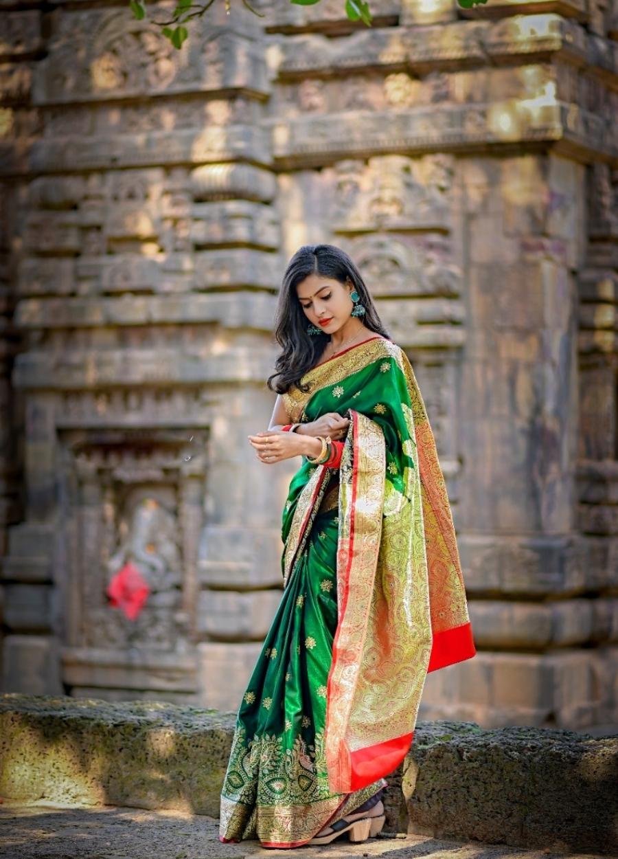 Paisley Kanjivaram Poly Silk Saree Price in India, Full Specifications &  Offers | DTashion.com
